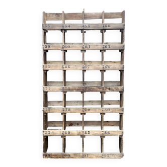 Meuble de rangement 28 casiers en bois massif, pièce unique