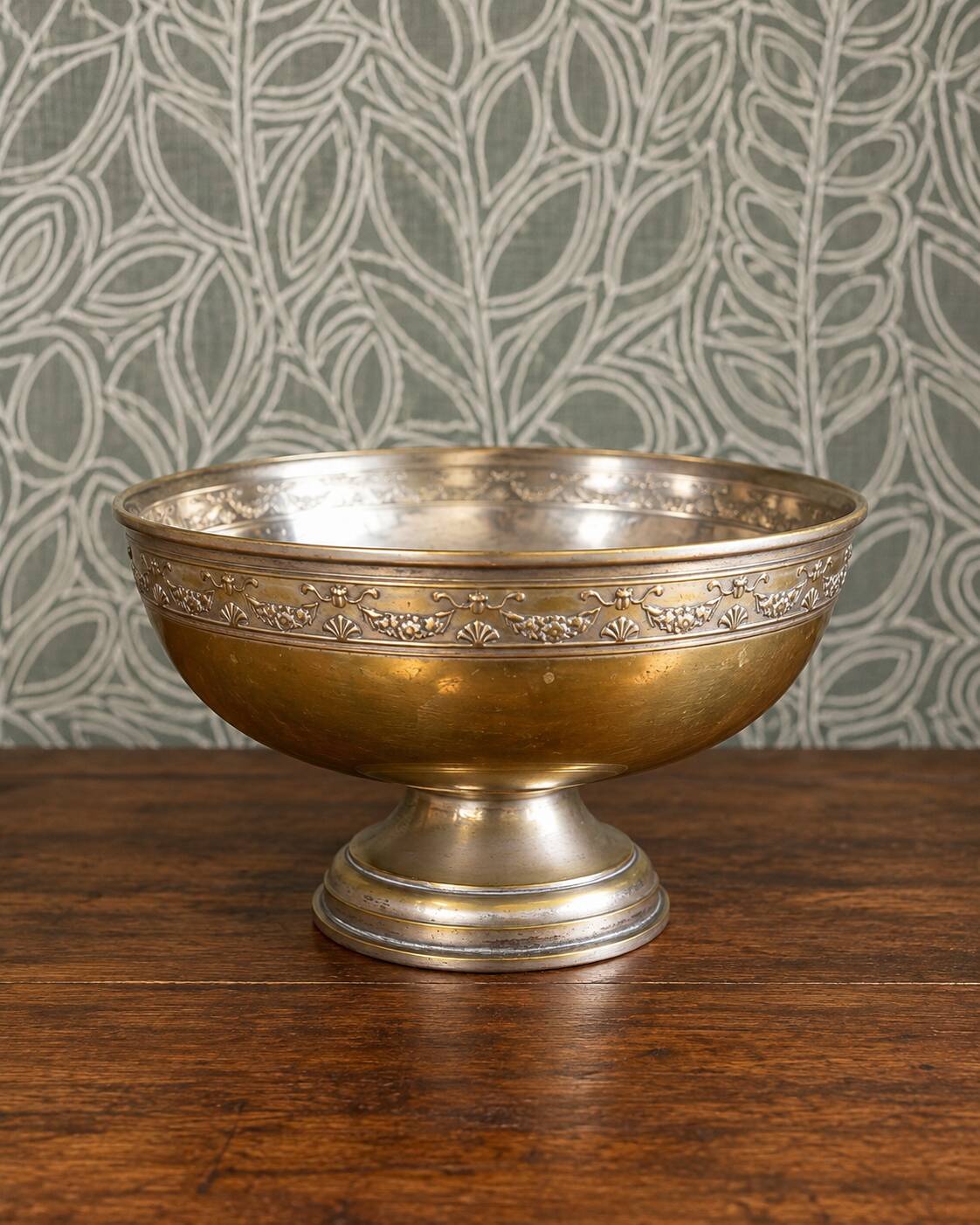 Vintage metal footed coupe in gold and silver – Floral decor