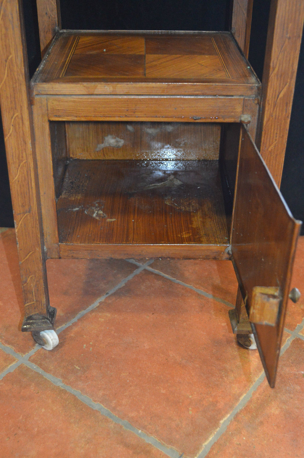 Bedside in iron and wood