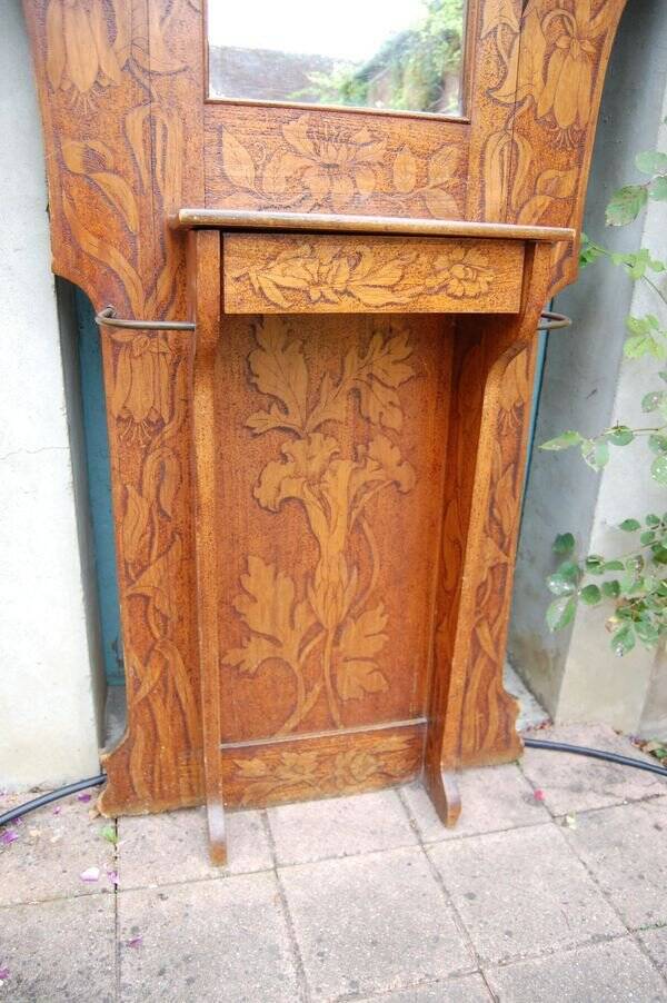 Art Nouveau cloakroom
