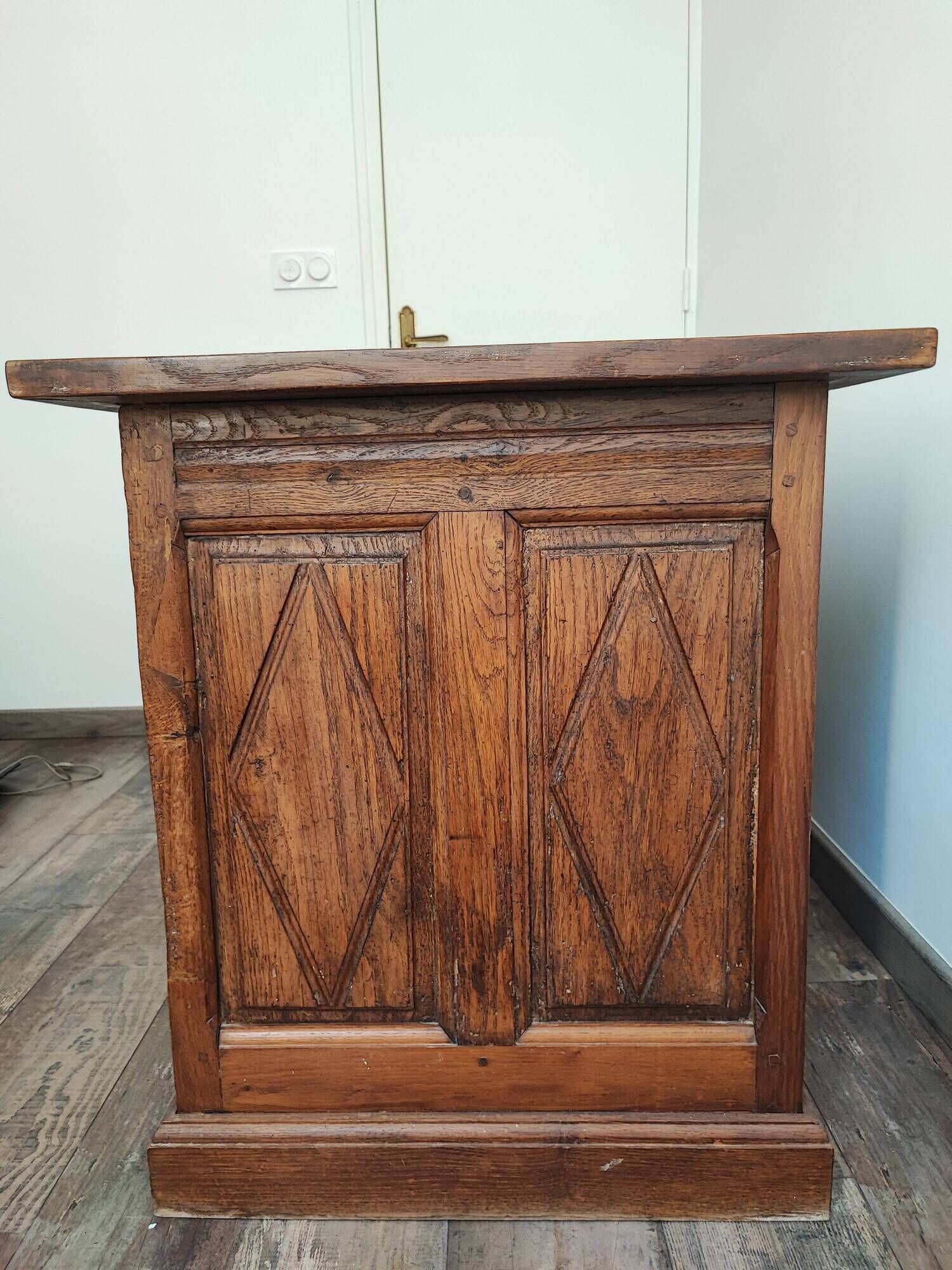 Fauteuil et Bureau en bois massif époque Louis Philippe.Vendu ensemble
