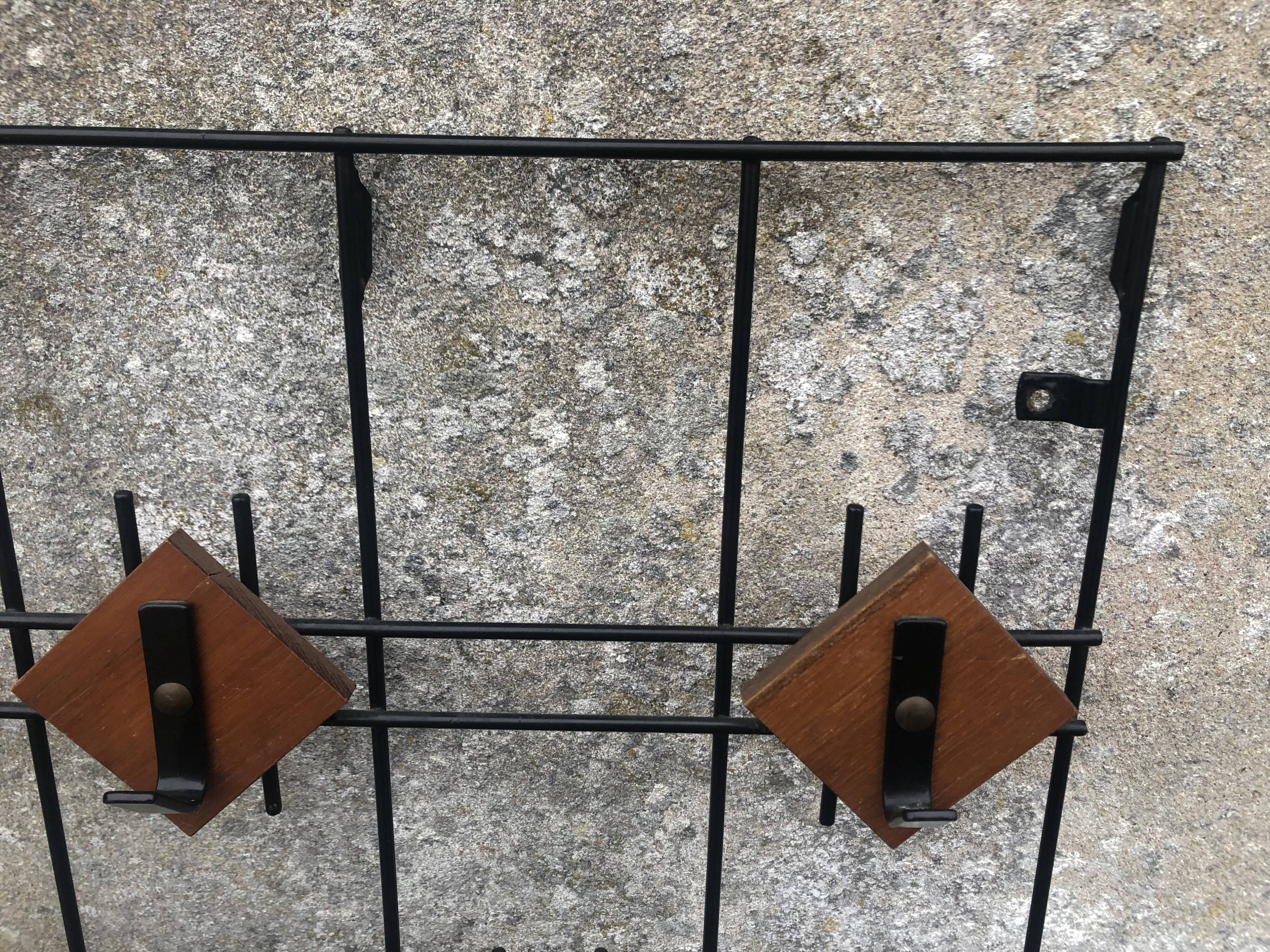 Wall rack to hang vintage 60s