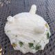Vide-poche en forme de coquillage en opaline blanche decor feuillage vert