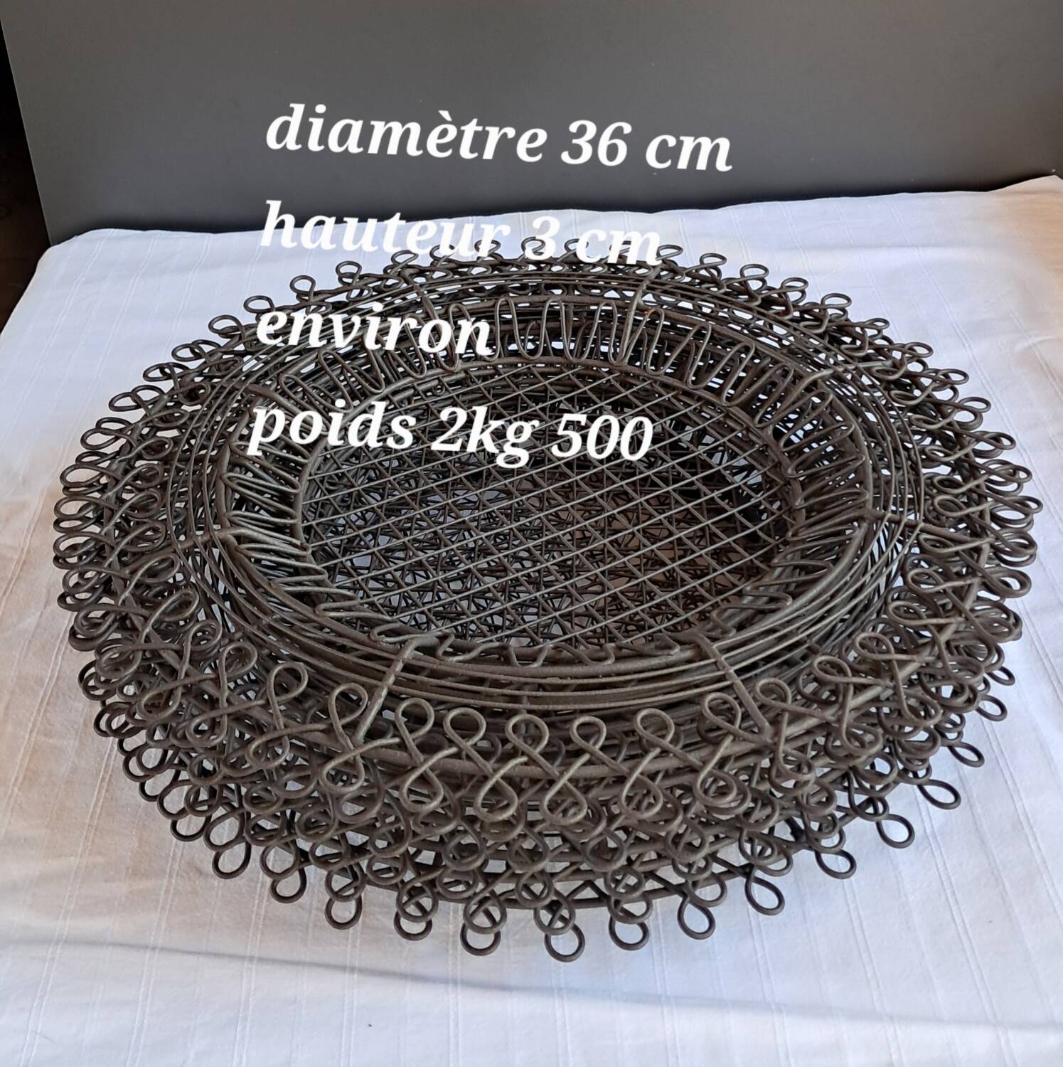 6 black metal serving plates