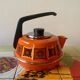 Bouilloire et cafetière vintage en métal émaillé et bakélite