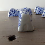 6 blue porcelain knife holders