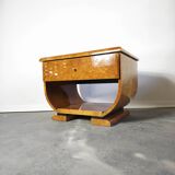 Paire de tables de chevet Art déco en ronce de noyer et laiton