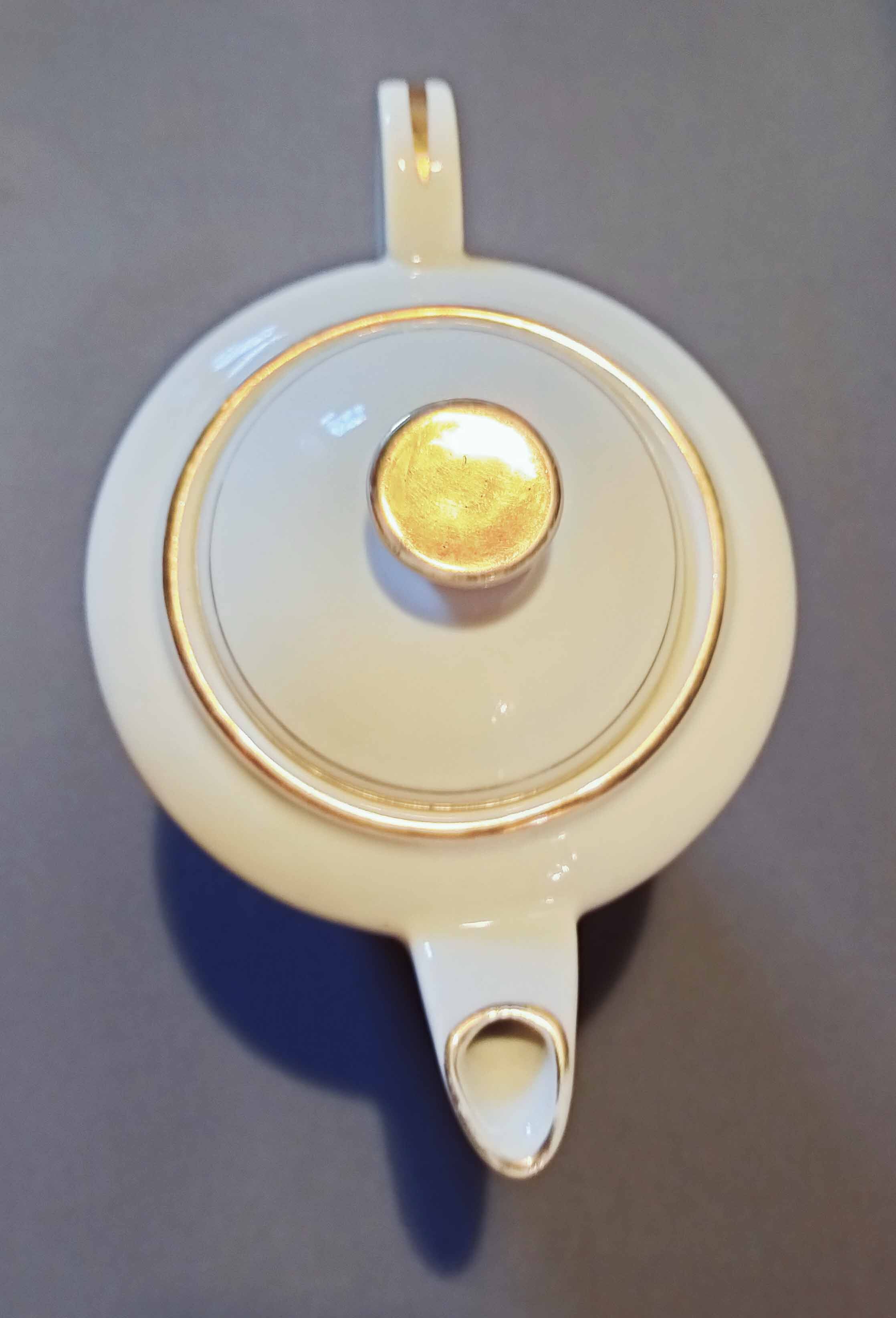 Coffee maker white porcelain gold border Snake porcelain