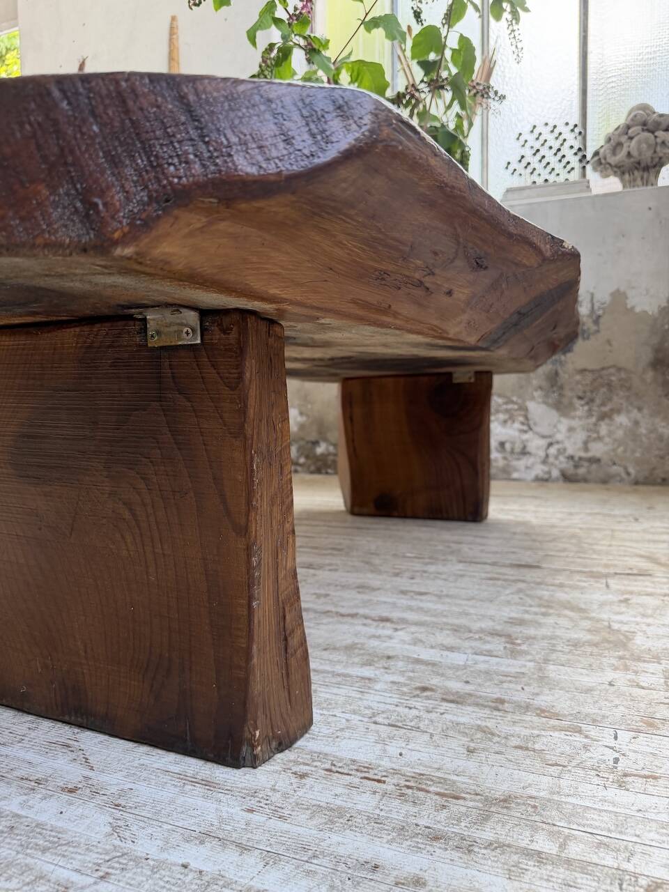 Table basse brutaliste artisanale 1950