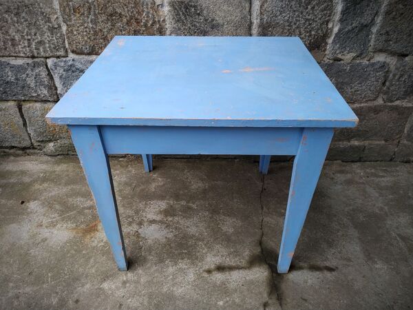 Table en sapin vintage patinée bleue