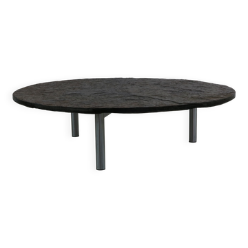 Grande table basse ronde en ardoise brutaliste.