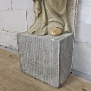 Cheminée en plâtre néoclassique avec des caryatides (femmes nues)