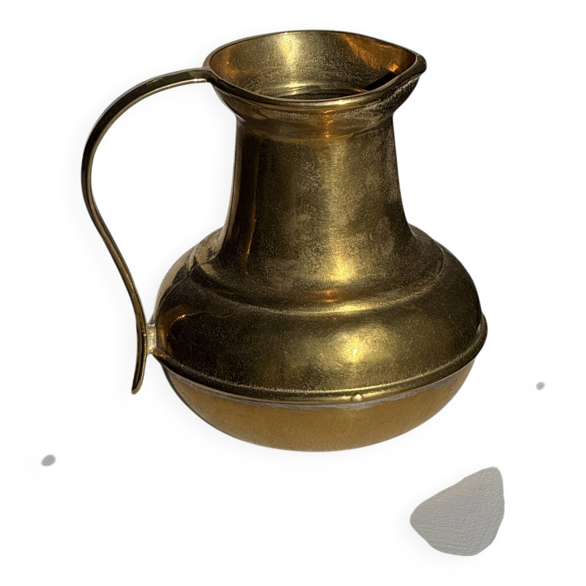 Carafe or metal jug with a rounded body H18
