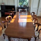 Superb Victorian mahogany extending table with 12 chairs – Late 19th century