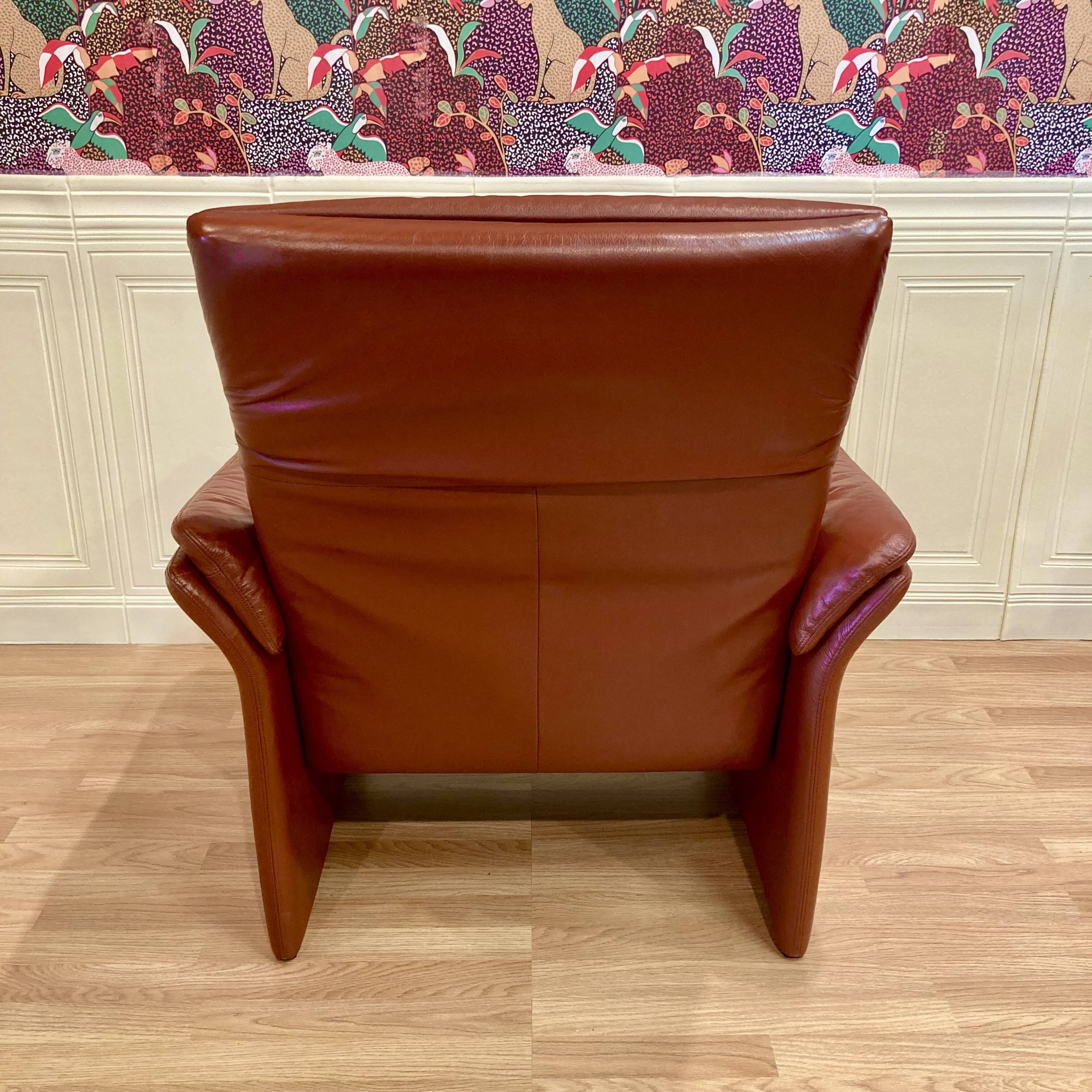 Fauteuil design cuir ajustable et modulable.