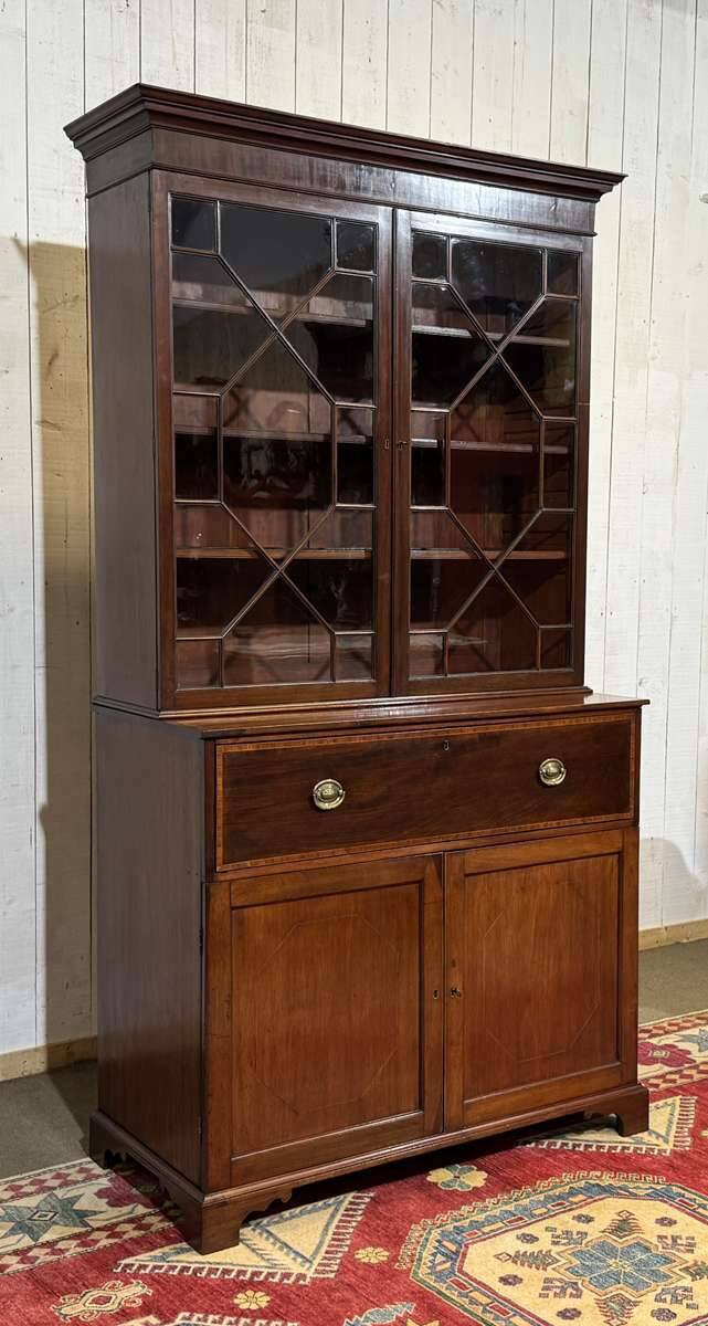 Victorian writing desk from the 19th century in mahogany.