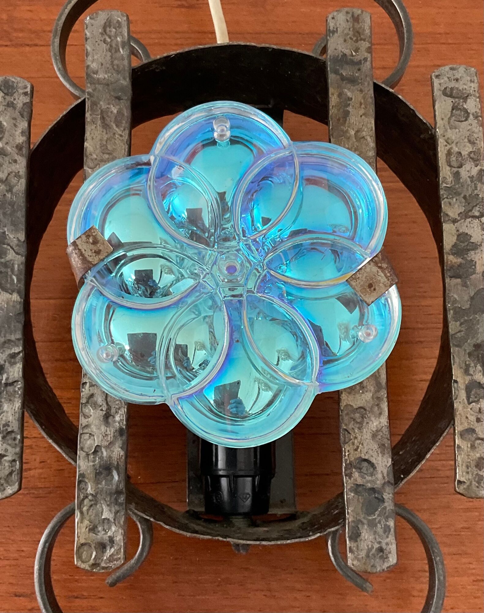 Vintage wall lamp in wrought iron and De Murano glass from the 50s and 60s
