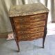 Petite commode « entre deux «