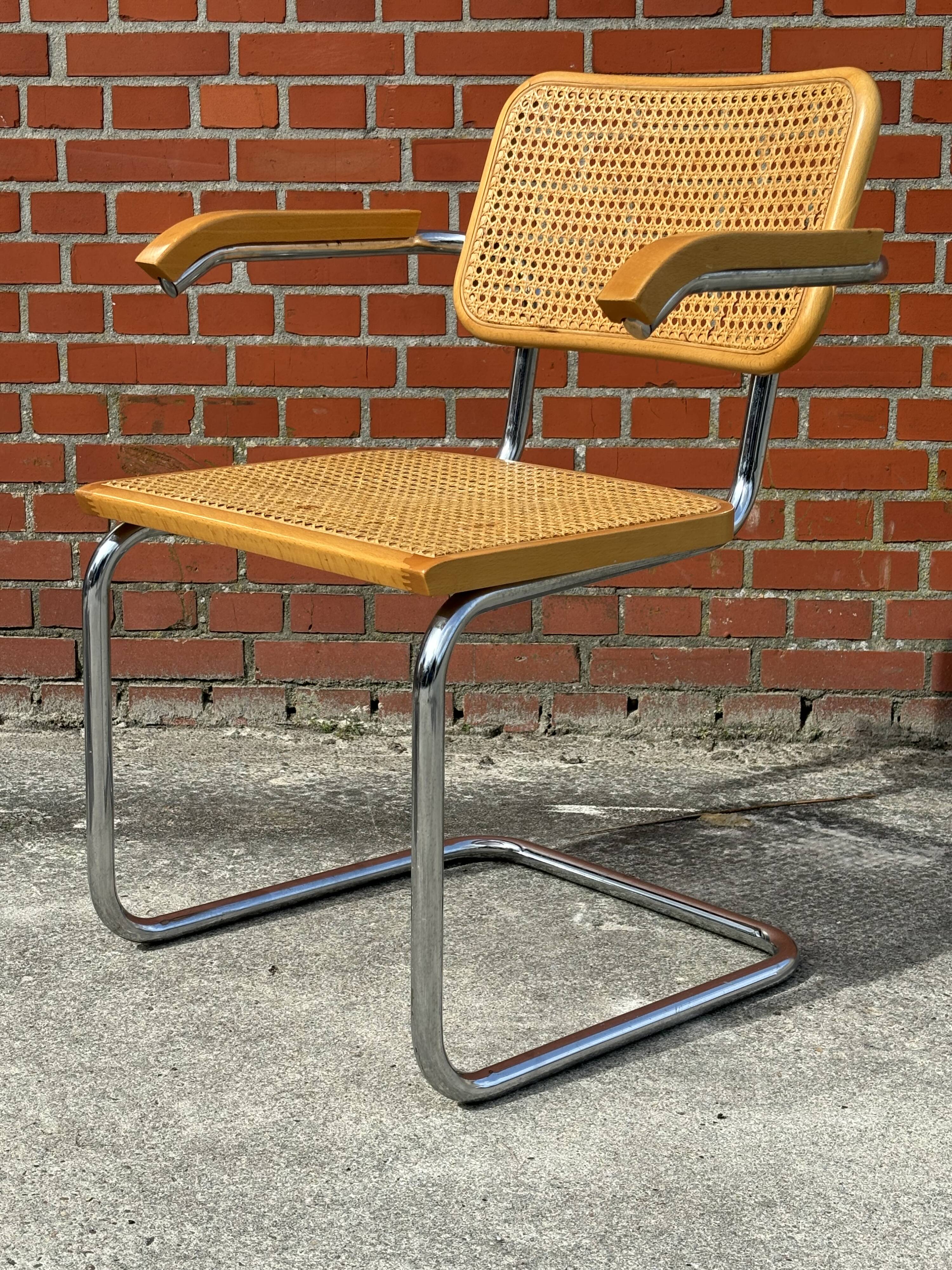 Set of 4 Cesca chairs model B64 with armrests Cesca Marcel breuer design