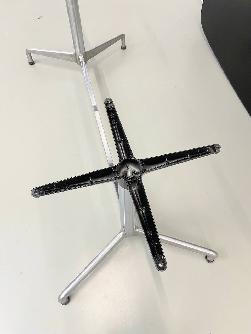 Giancarlo Piretti conference table