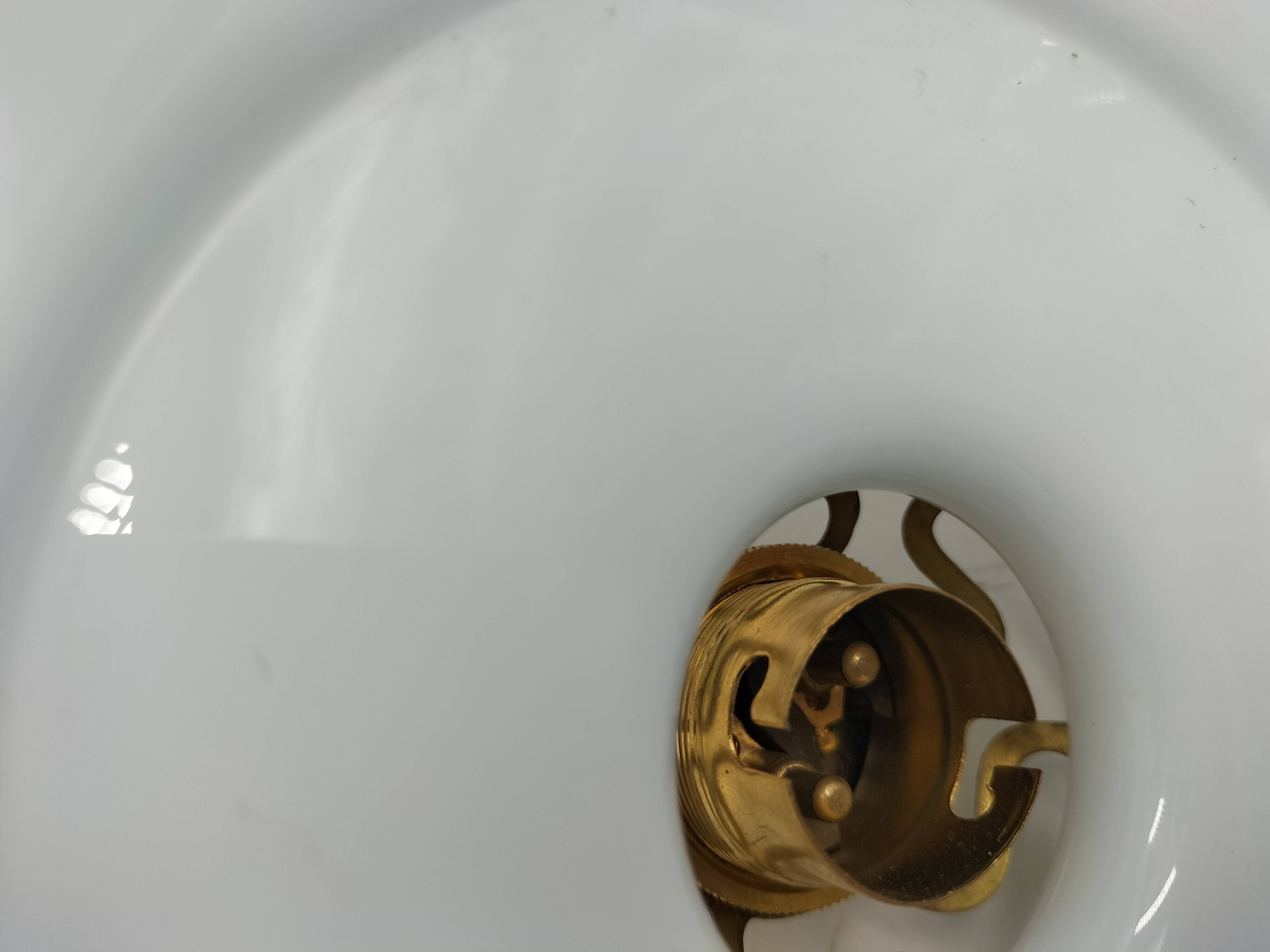 Blue opaline suspension