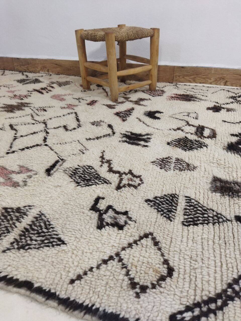 Vintage Berber rug 306 X 135 CM