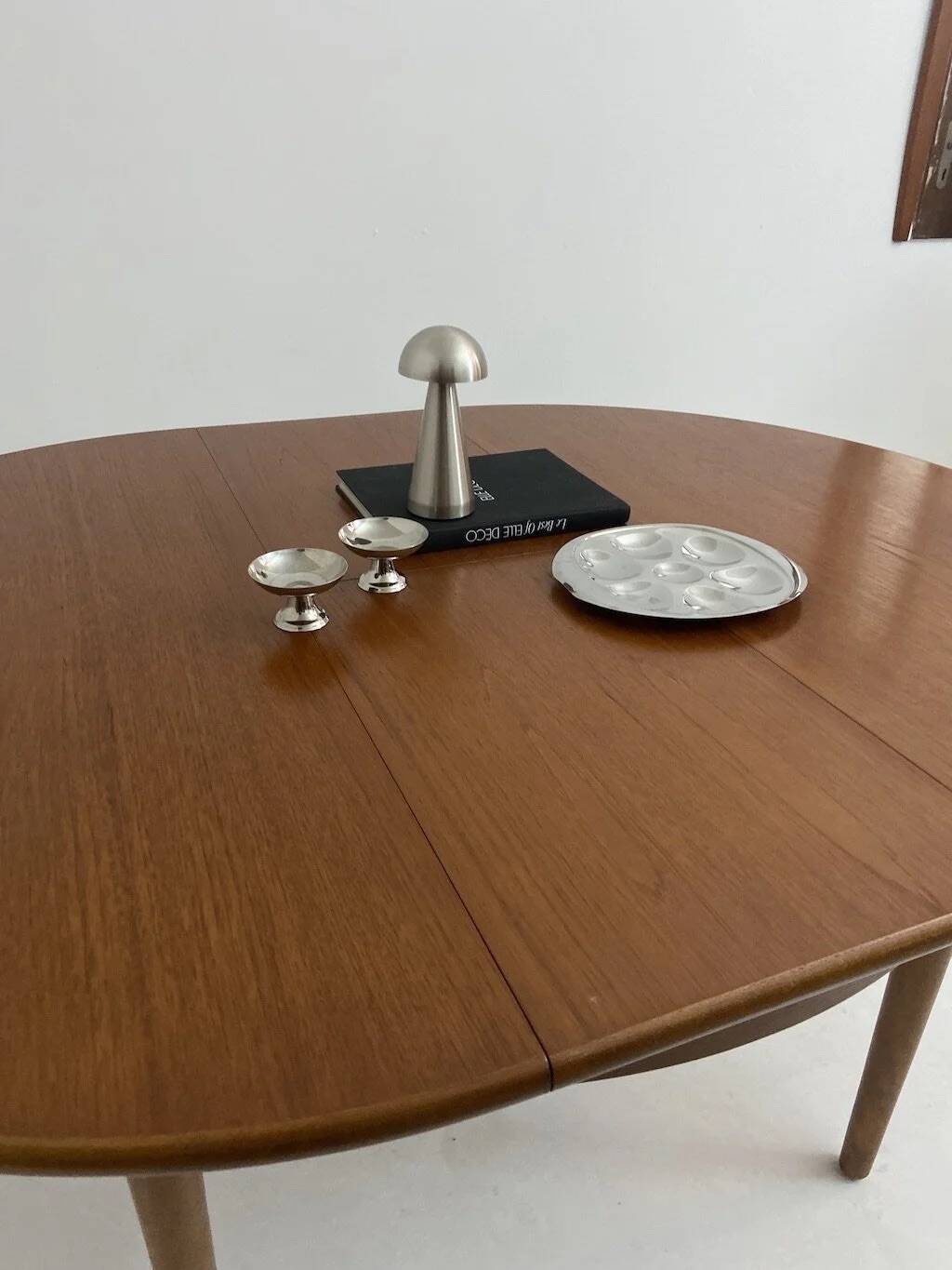 Vintage extendable table by Jentique