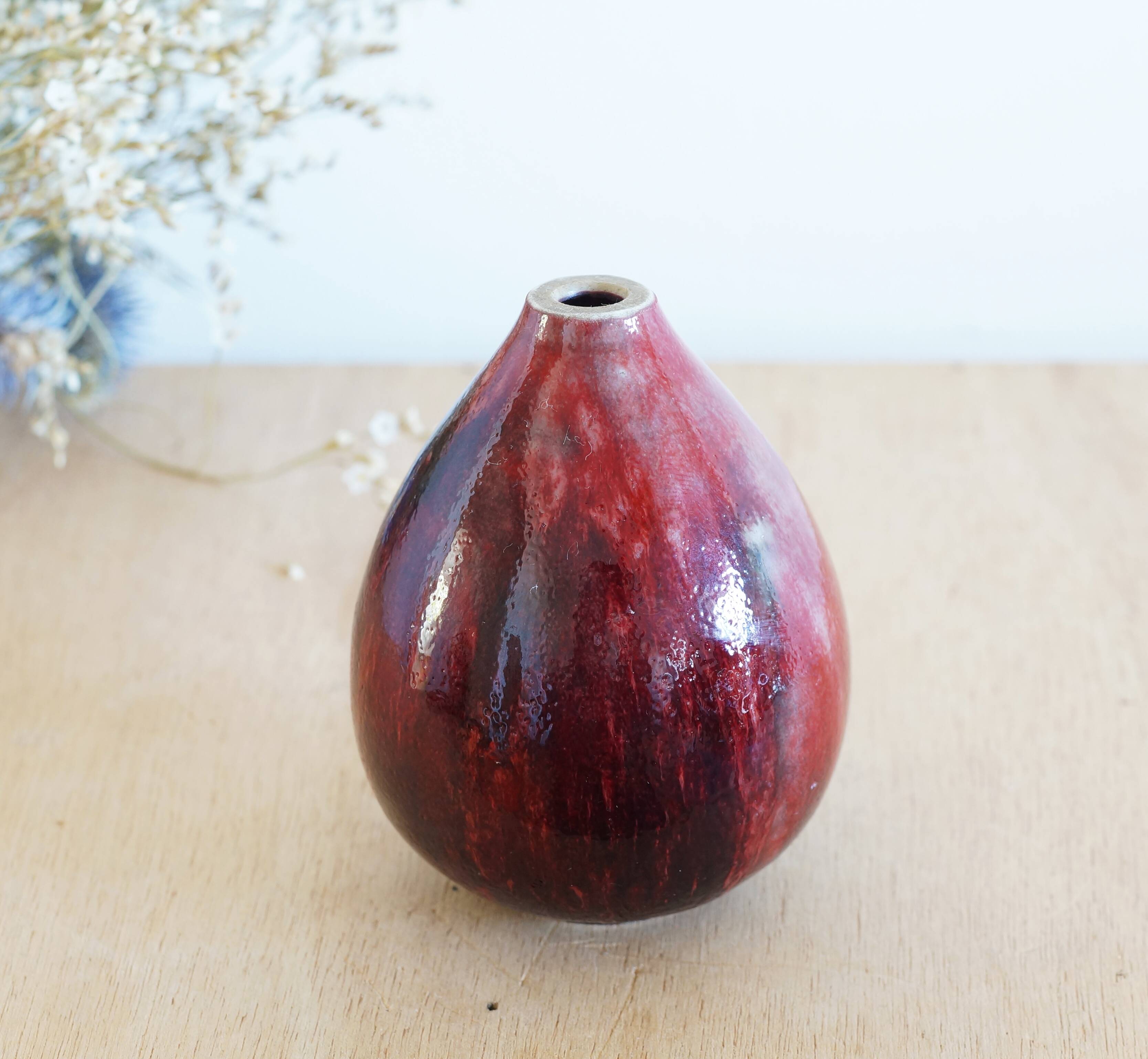 Vase en grès émaillé rouge, estampillé