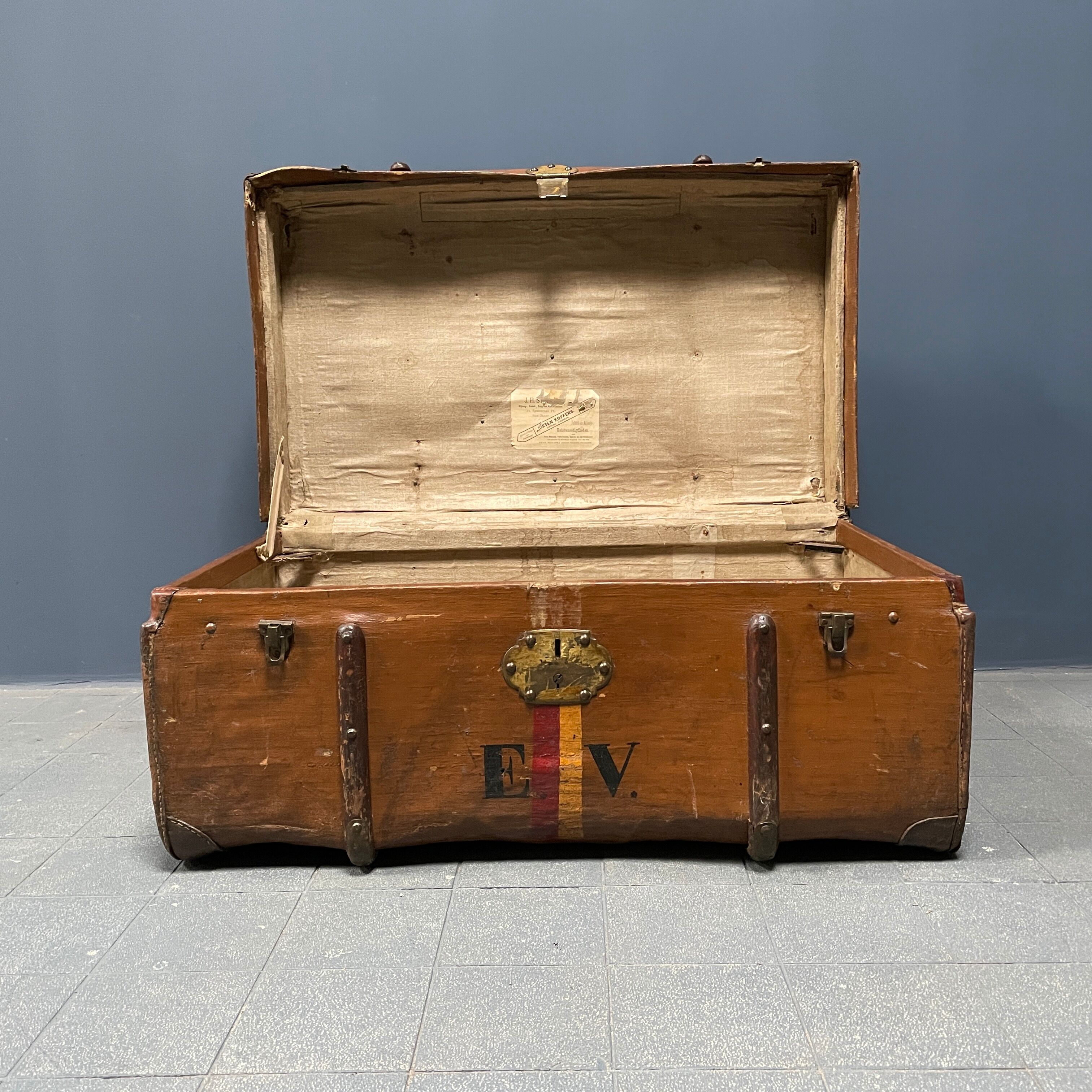 Antique brown travel case with wooden slides from the early 1900s