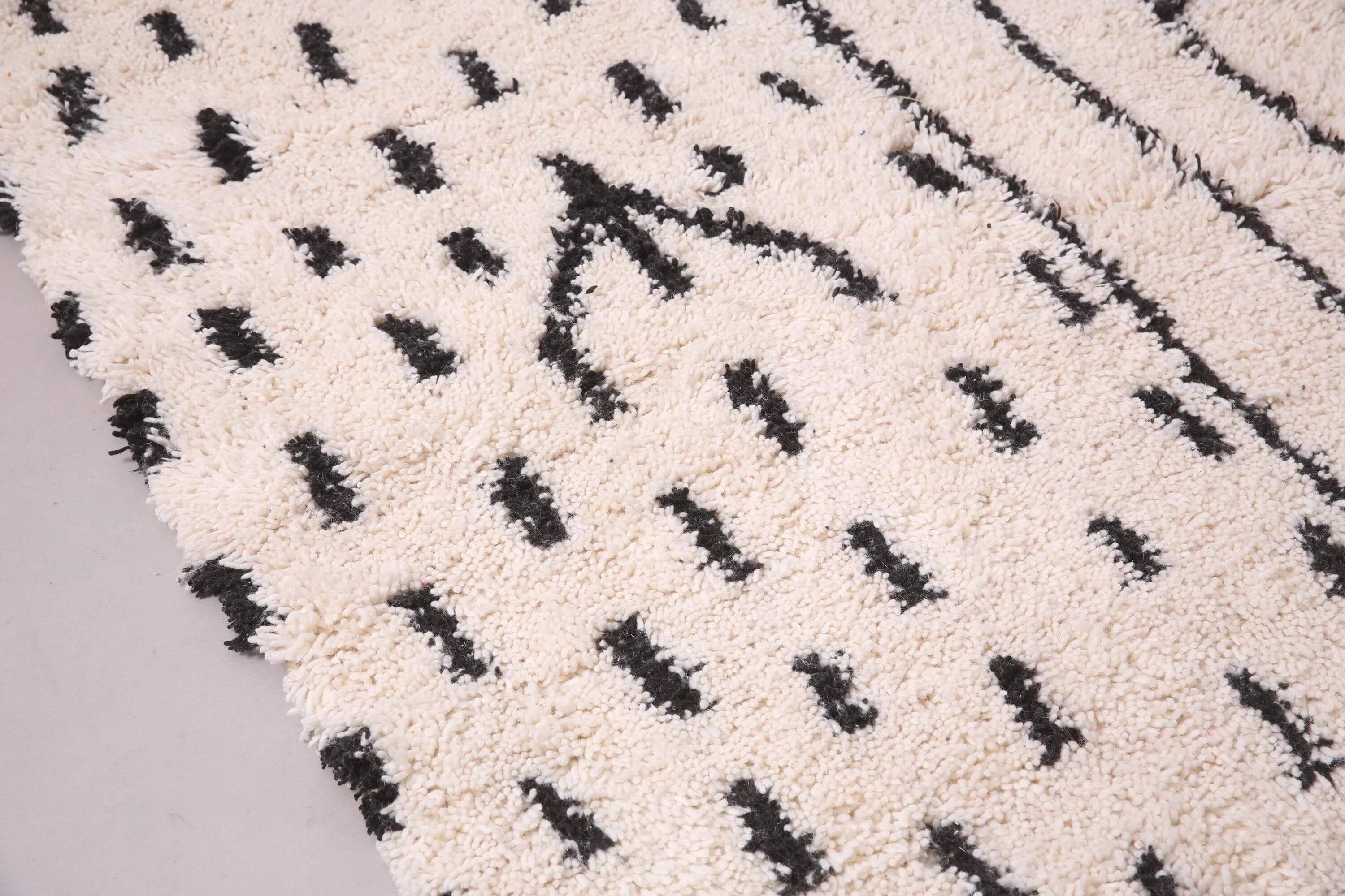 Handmade traditional carpet 250cm x 150cm Moroccan