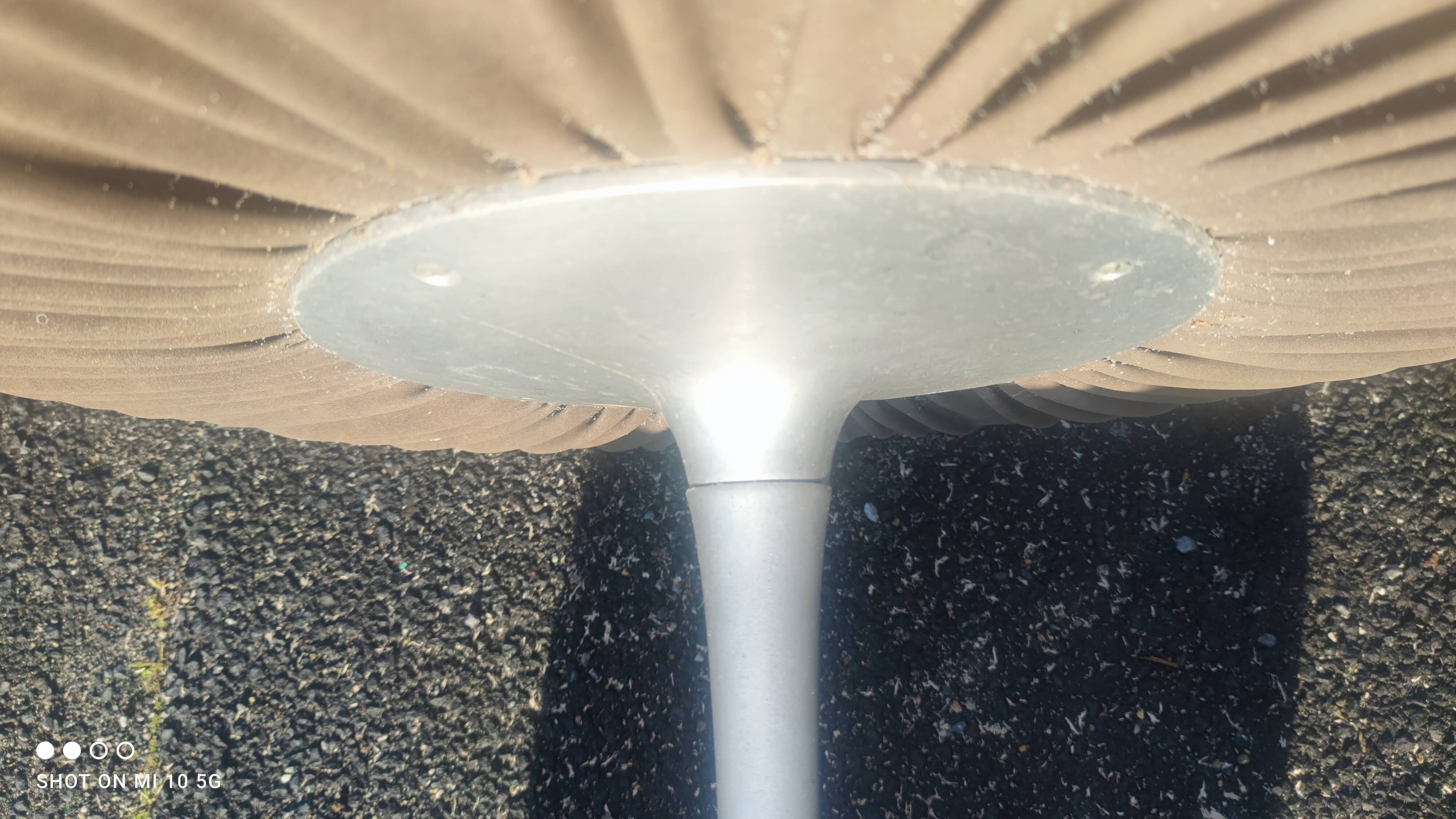 Table with tulip base in cast aluminum, circa 1960/70