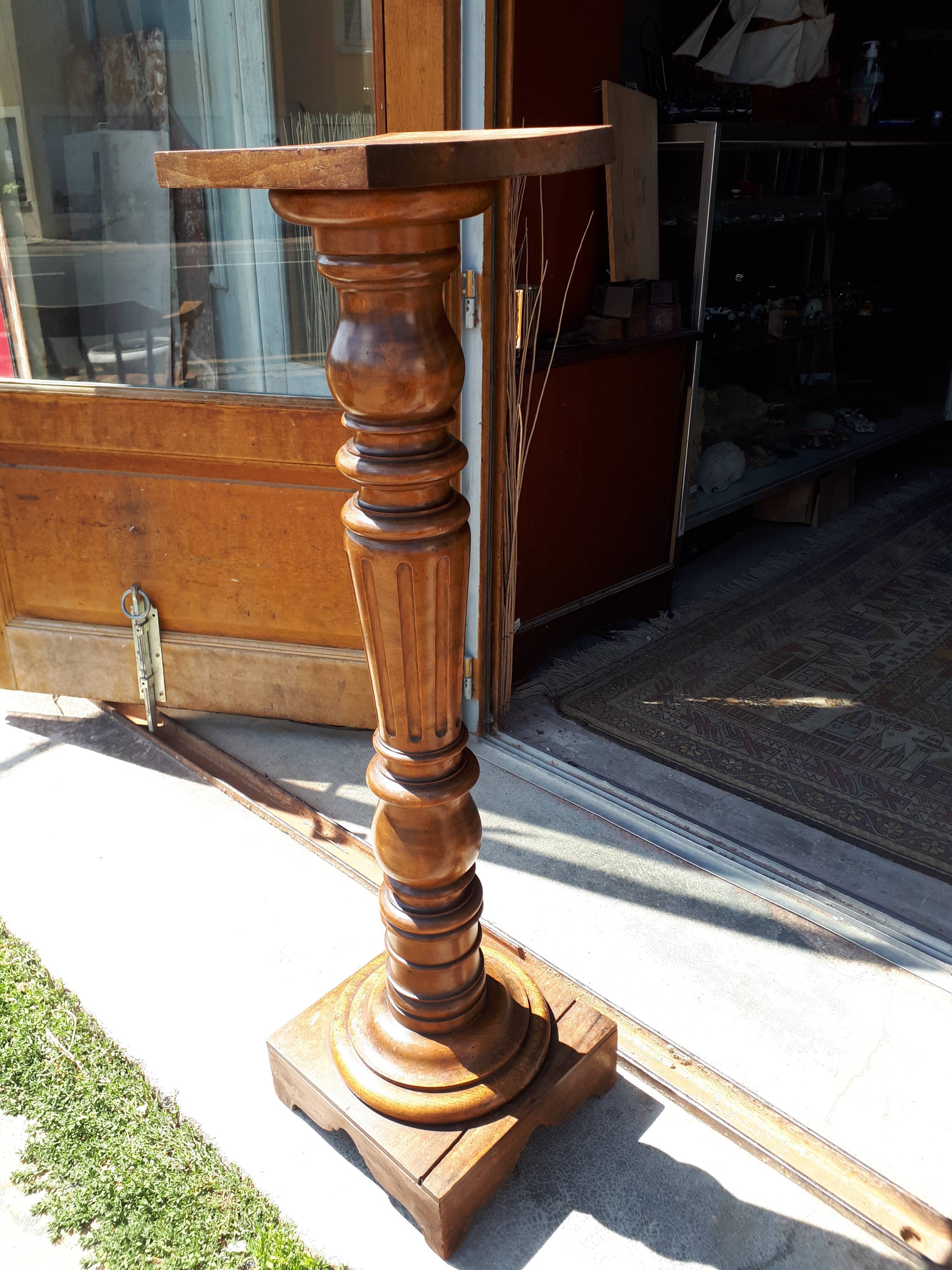 Fifth wheel on column