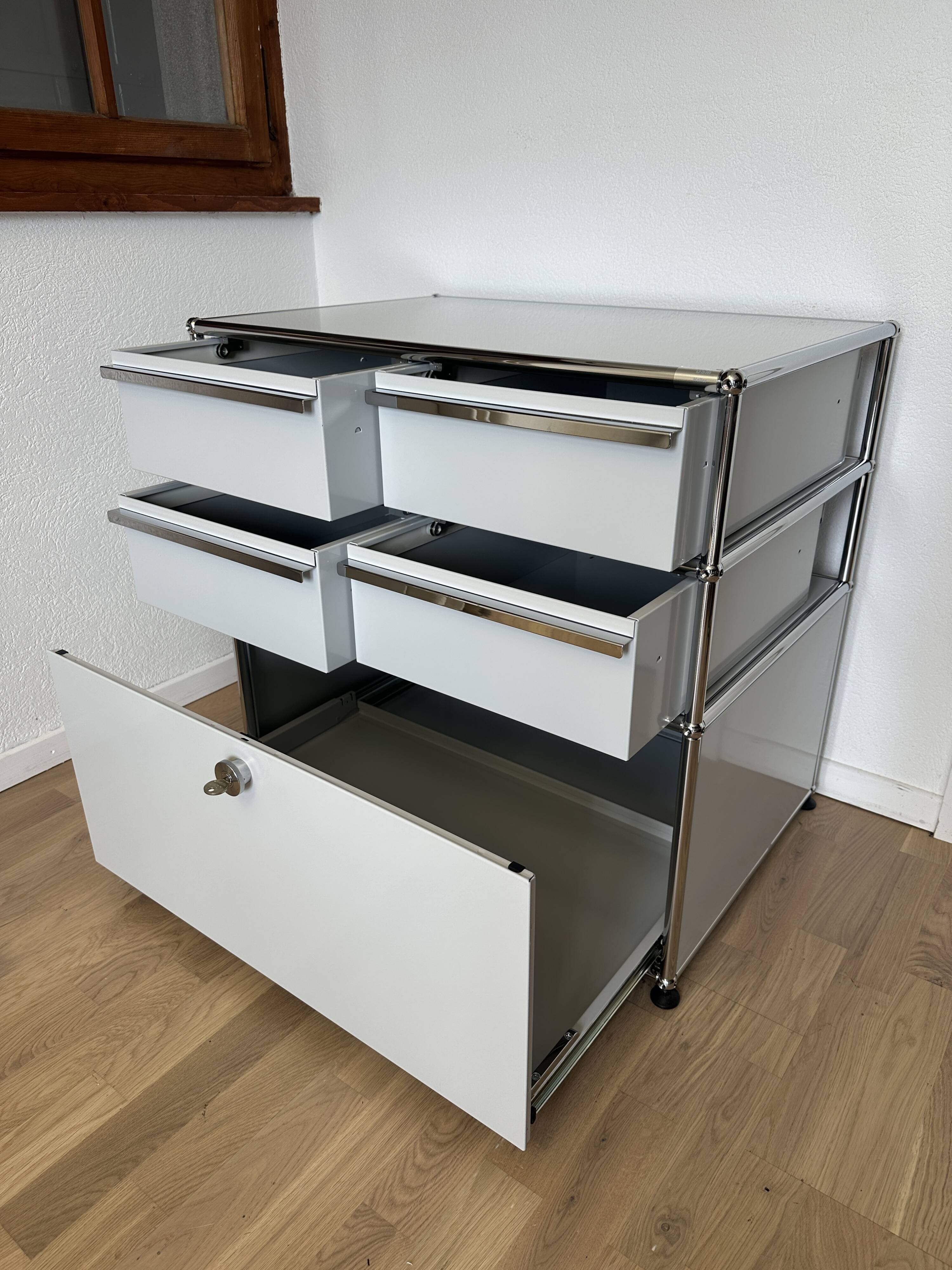 USM Haller Commode in Light Grey