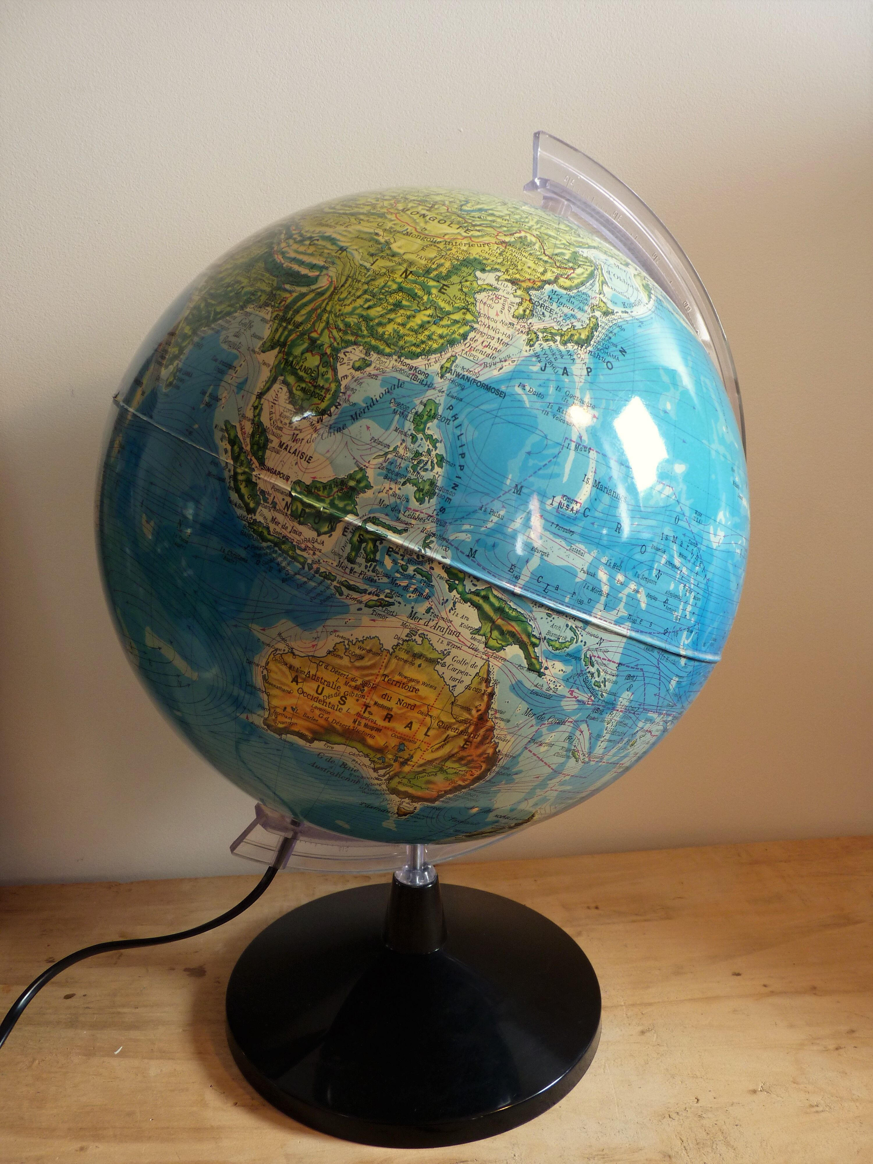 Luminous globe year 80