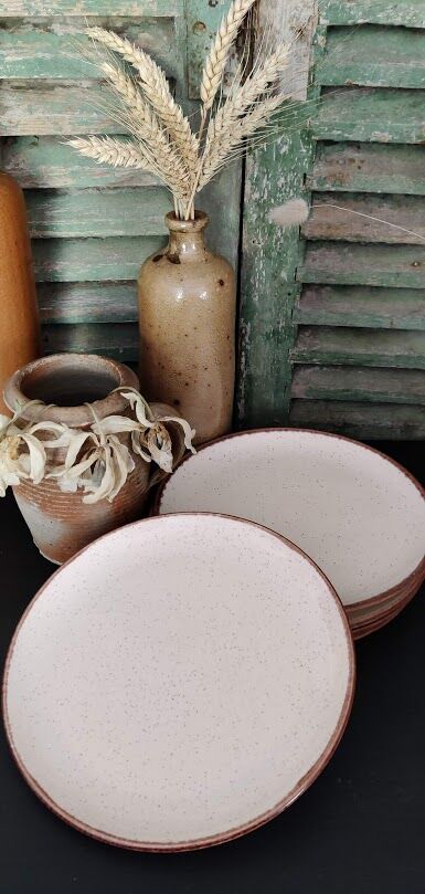 Lot of five flat sandstone plates
