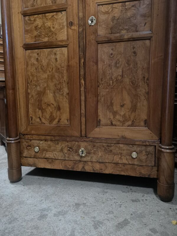 Armoire à placage de loupe