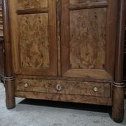 Armoire à placage de loupe