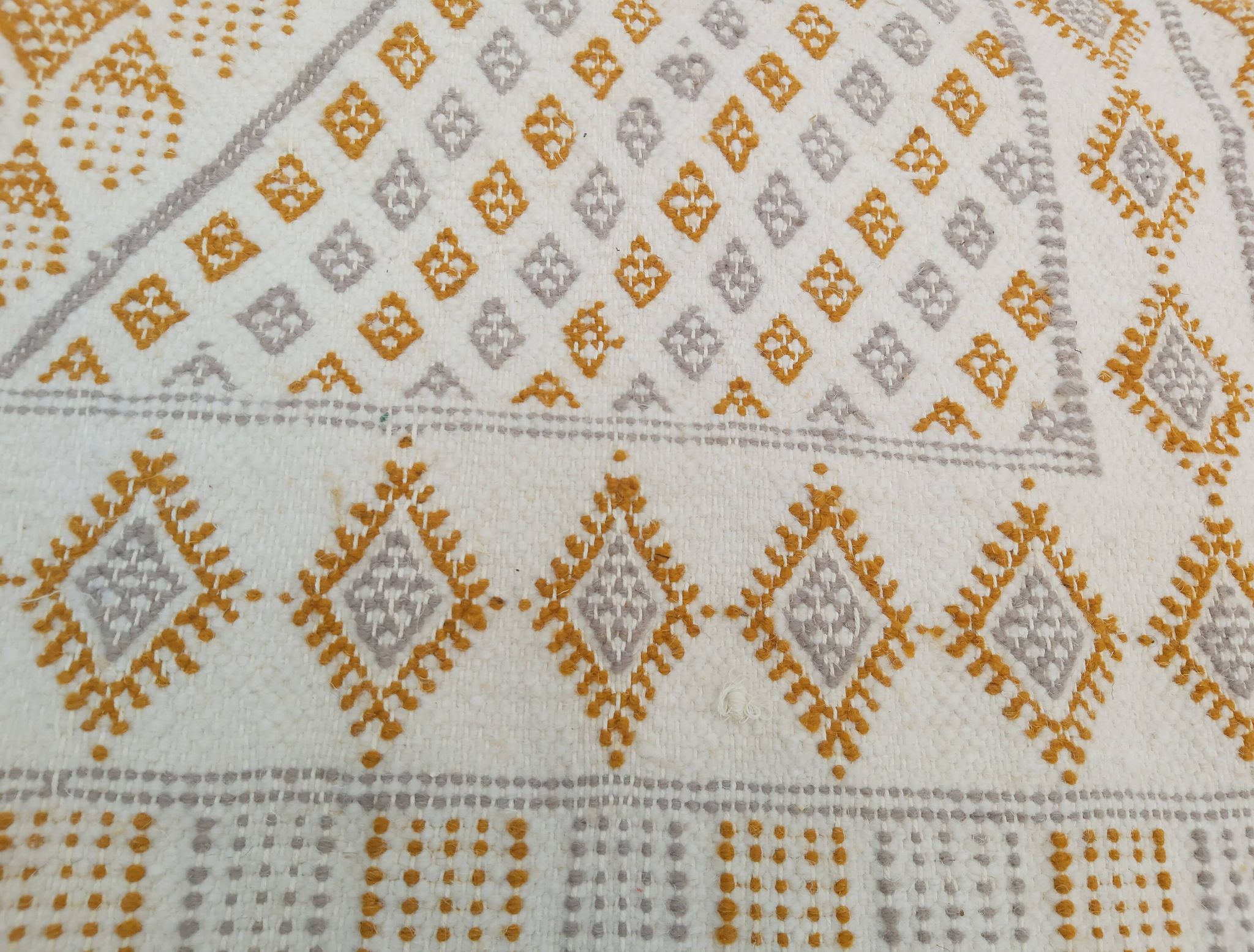 Tapis traditionnel tissé à la main en pure laine 114x200cm