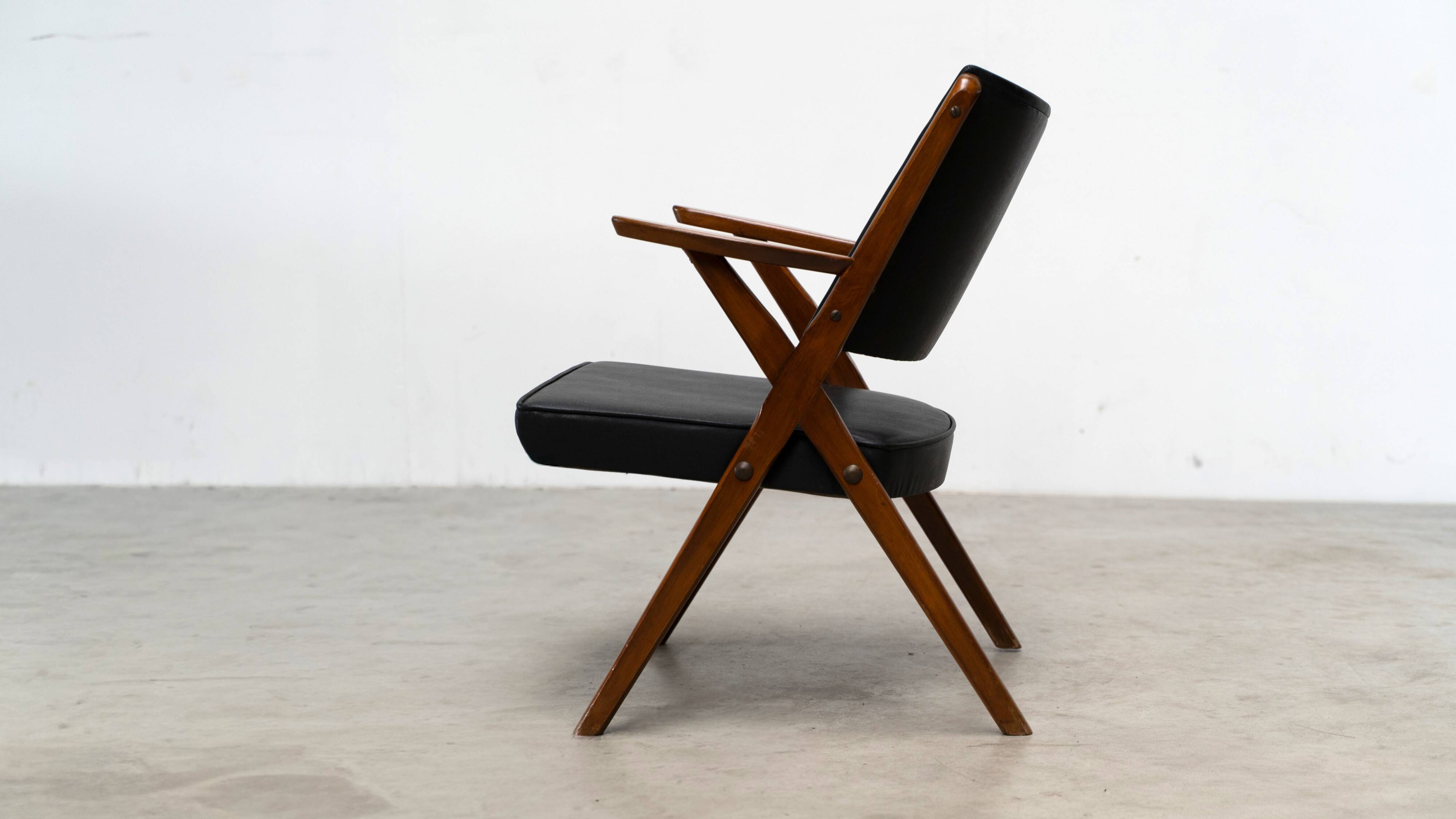 Leather lounge chair by Dal Vera