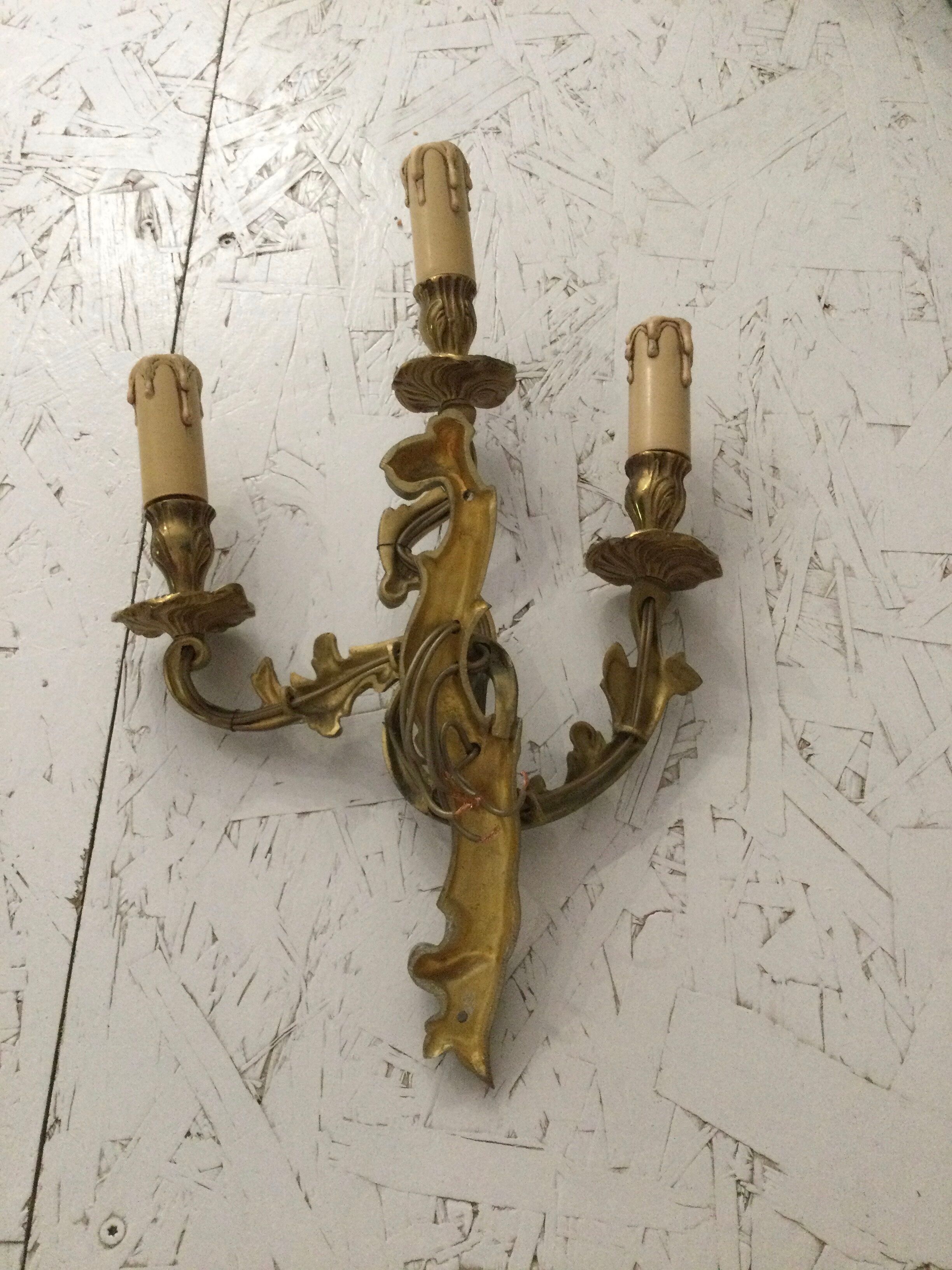 3-pointed bronze wall lamp