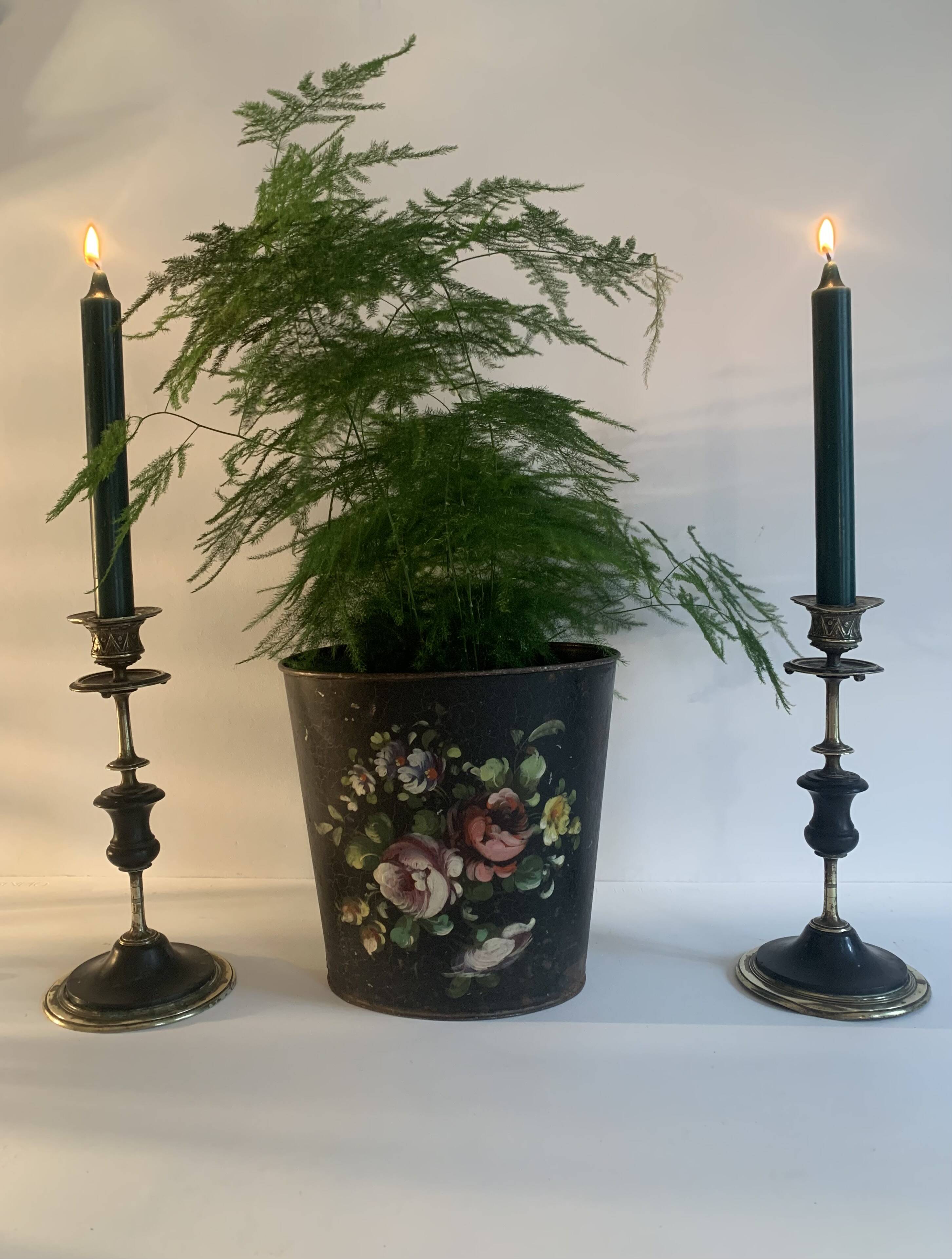 Napoleon III waste paper basket in black sheet metal and painted flowers, 19th century