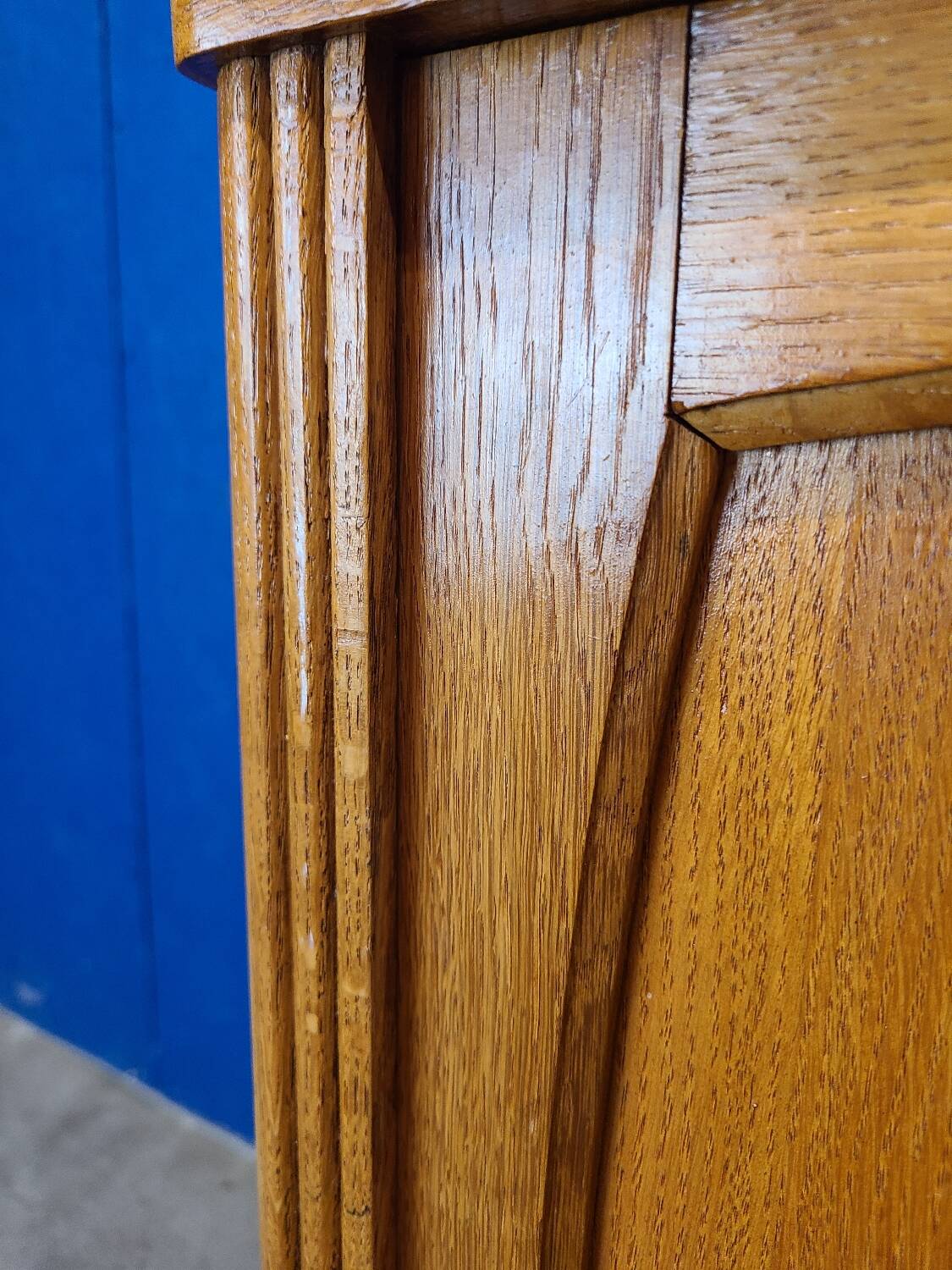 Art Deco serving trolley, cupboard on wheels in light wood.