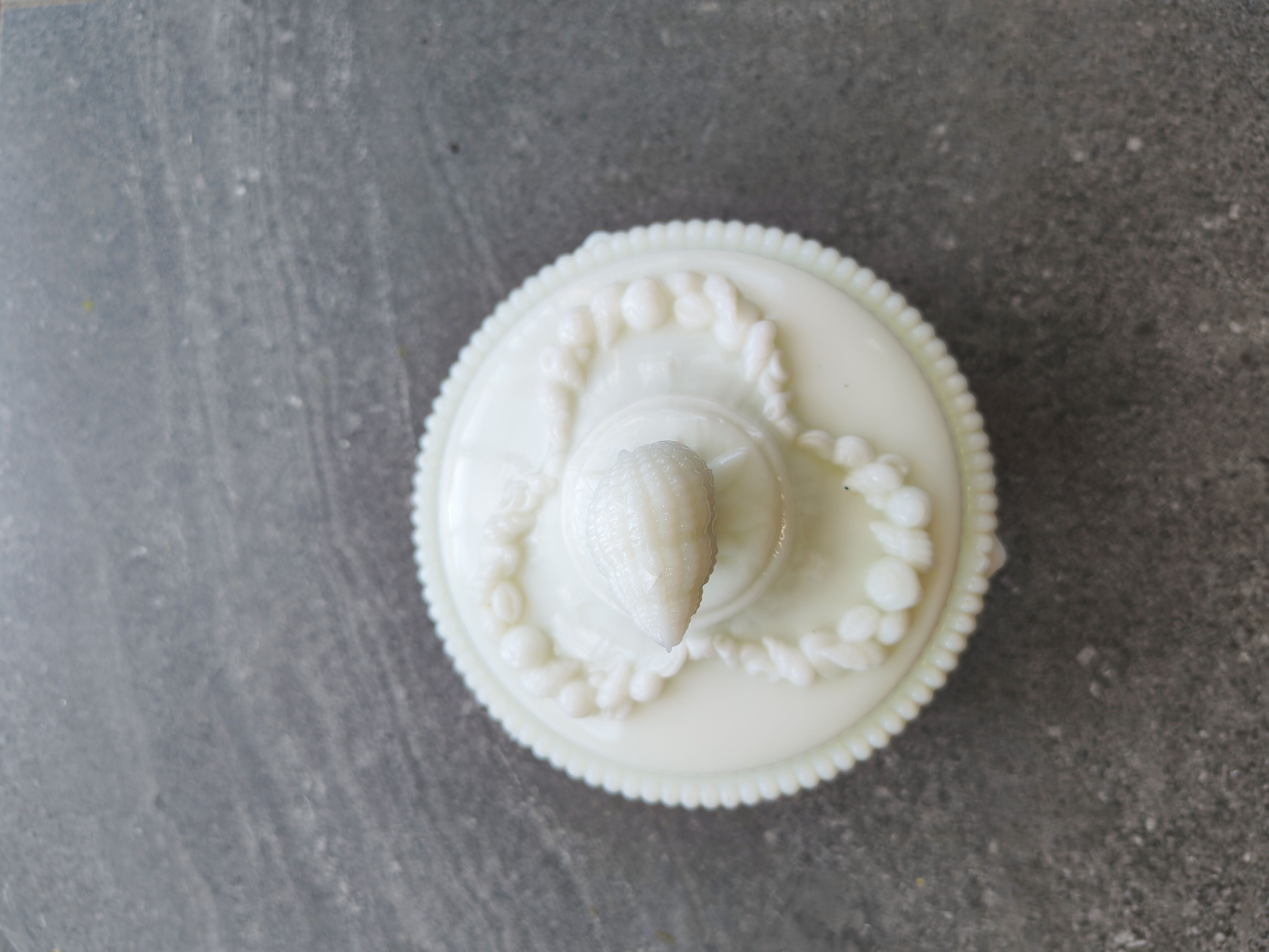 Vintage opal white glass bonbonnière