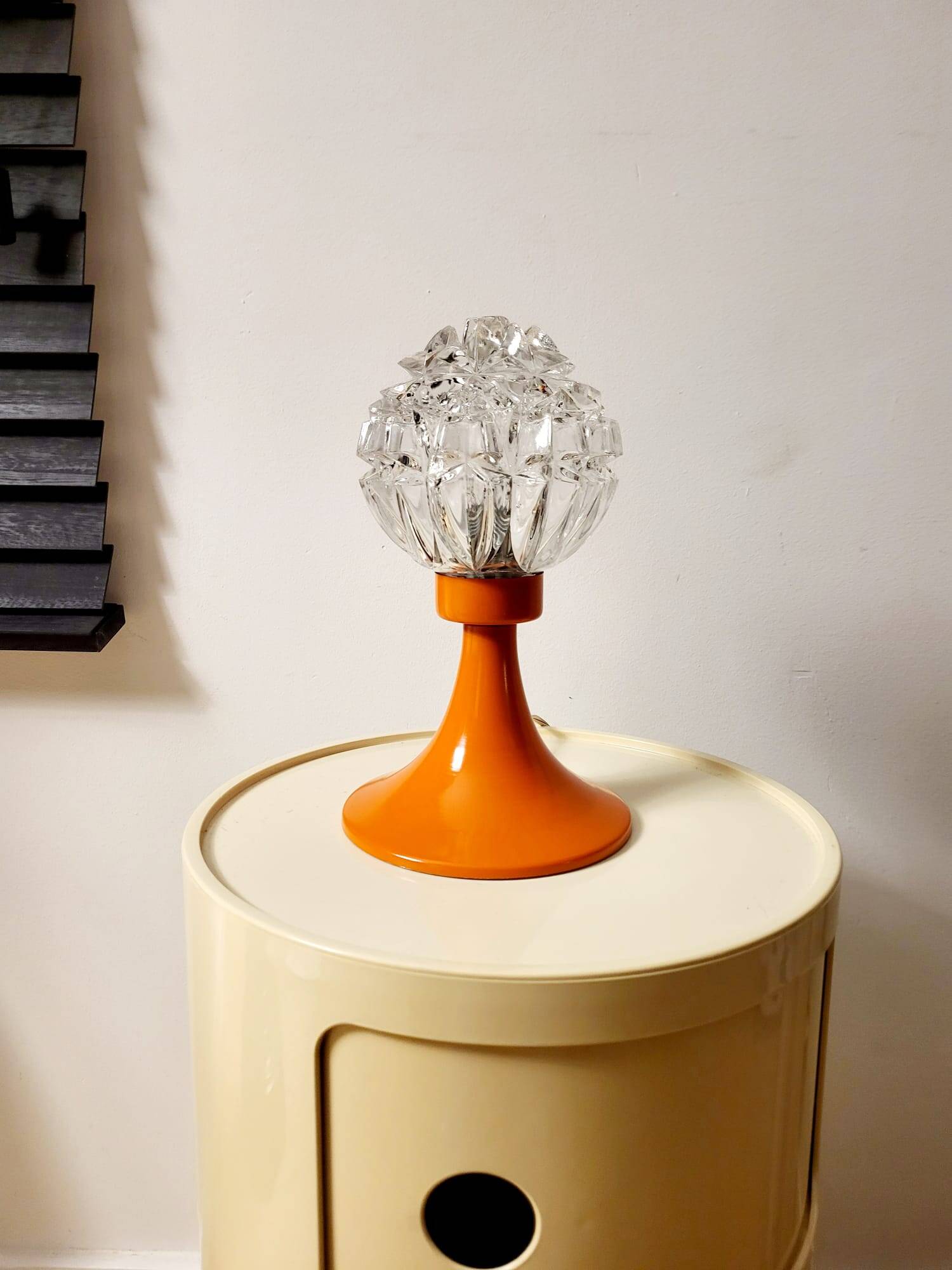 Vintage space age tafellamp uit de jaren 60 met lampenkap in glas