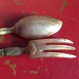Salad servers