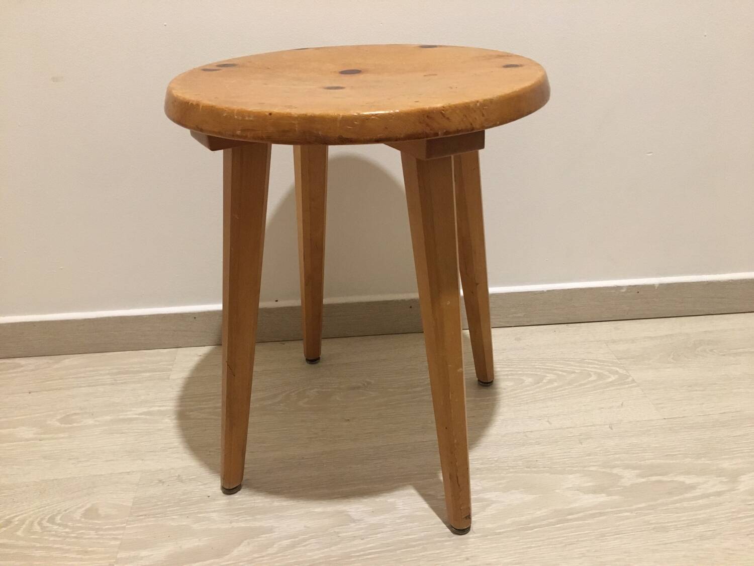 Tabouret rond en bois