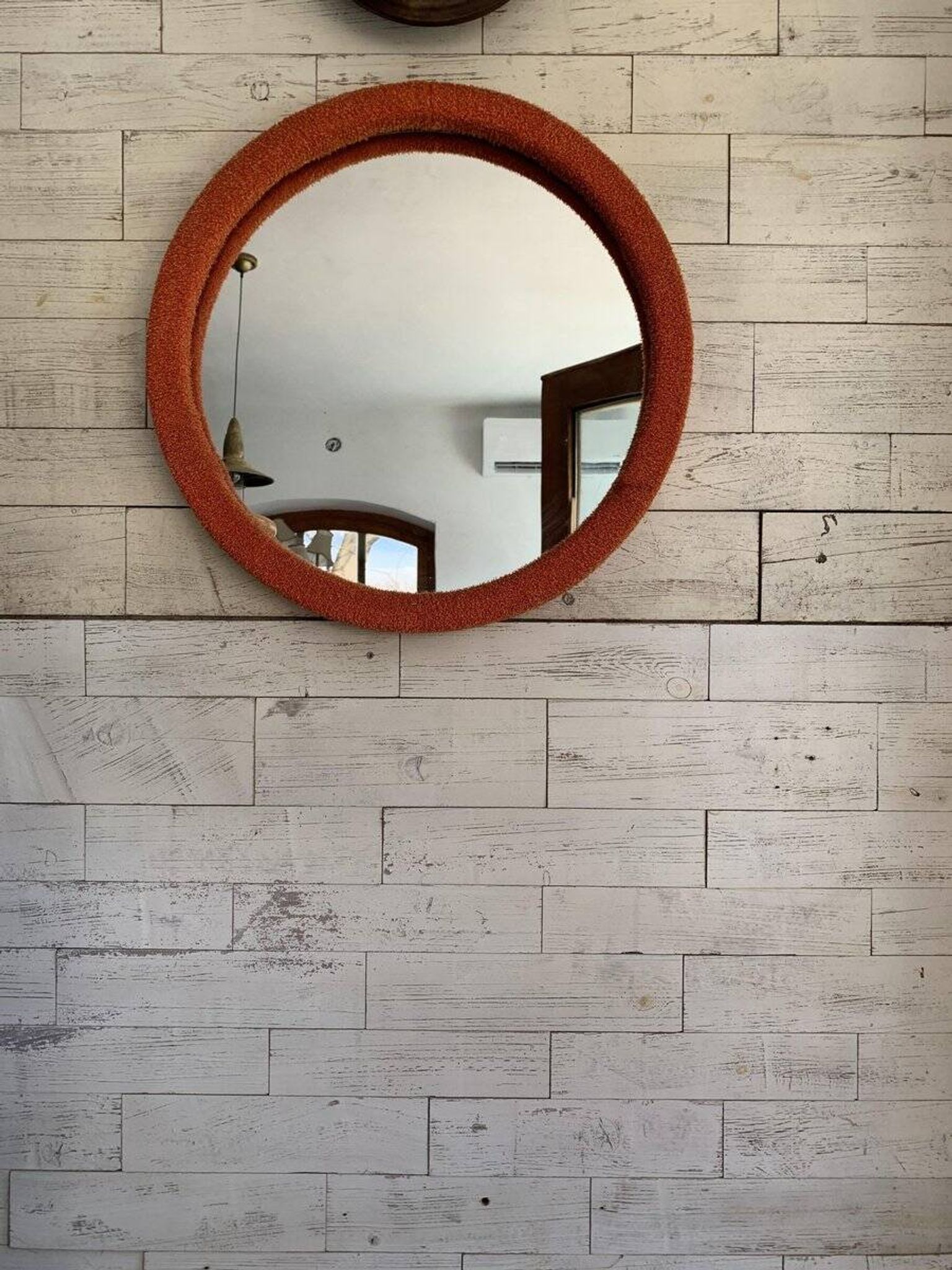 Miroir mural avec tissu orange, années 1950