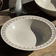 Lot d'un saladier et un plat circulaire frise marron vintage D28