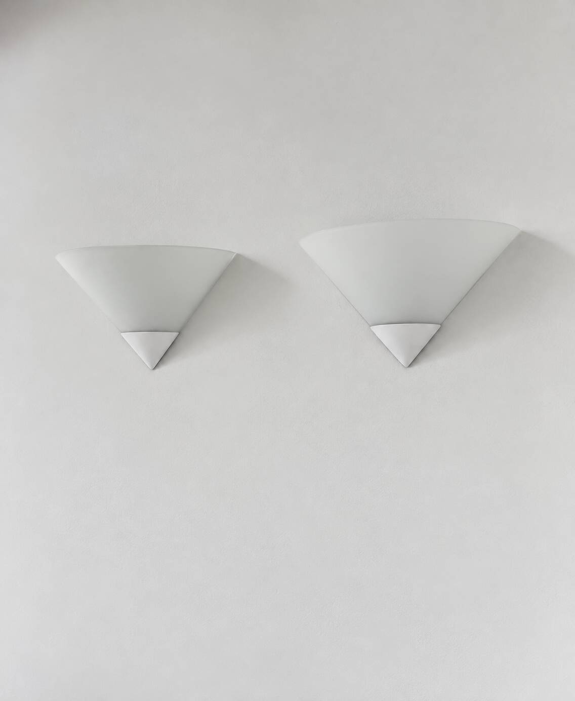 Pair of vintage wall lights in glass and white lacquered metal, Limburg, Germany 70s