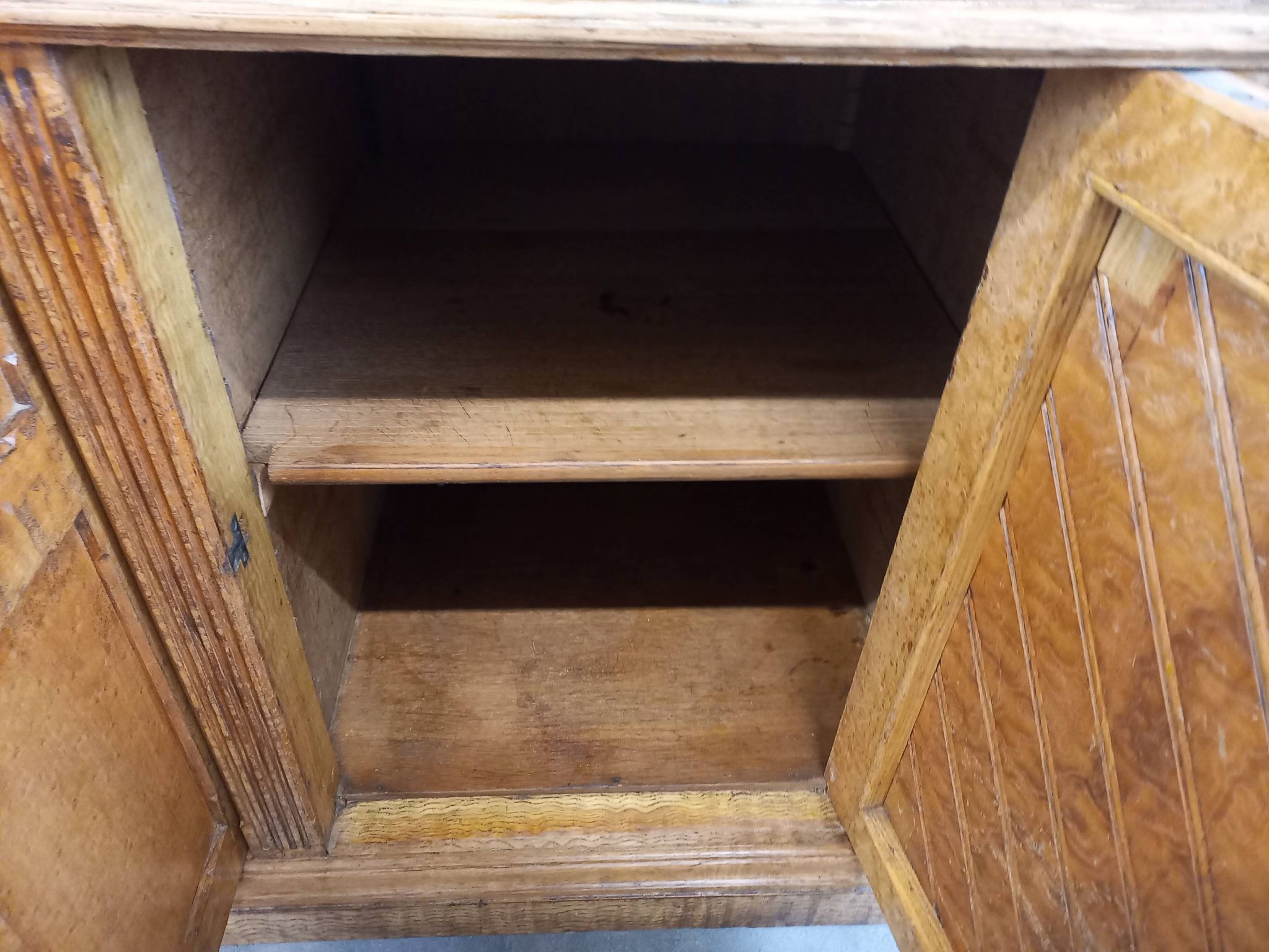 Marble top store bank
